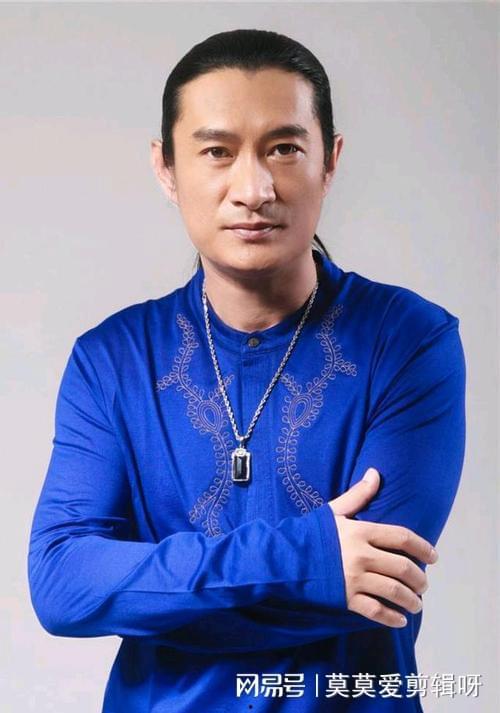 娱乐吃瓜记者是谁扮演的